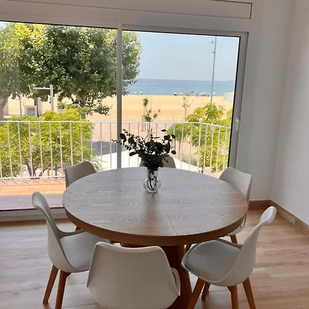 Voramar Palamos, Desconnexio A Primera Linia Apartament